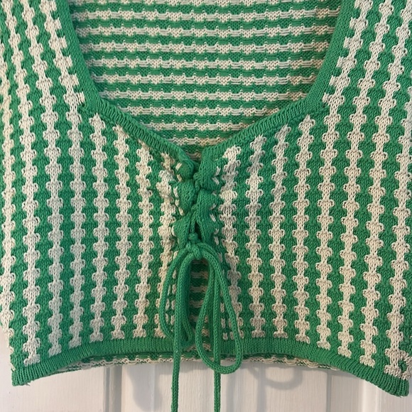 Women’s Zara Green & White Crochet Cropped Lace Up Top Sweater Size Small - Picture 4 of 9